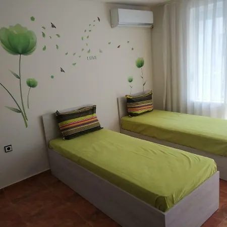 Downtown Studio Apartment *